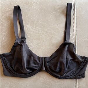 Skims NO SHOW UNLINED DEMI BRA